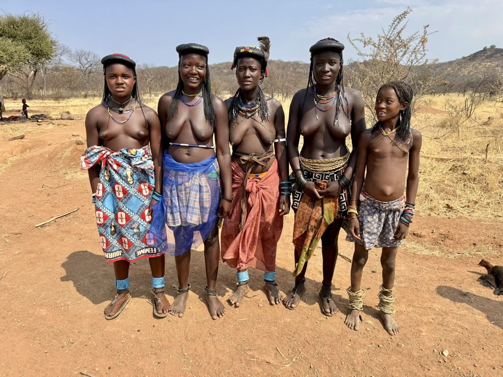 Angehoerige-des-des-Makaona-Tribe