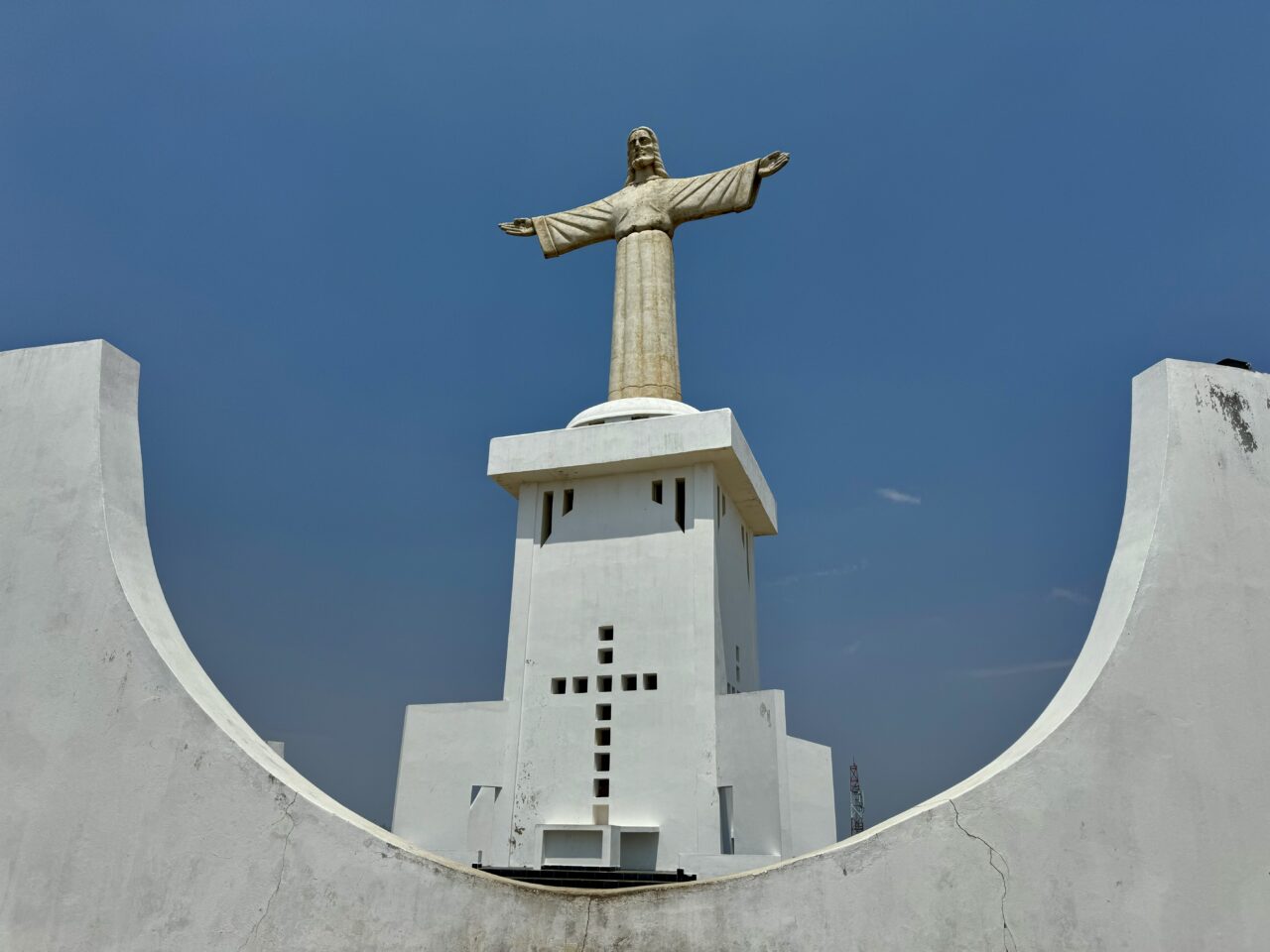 Cristo Rei eine der vier weltweit groessten-Christusfiguren in Lubango
